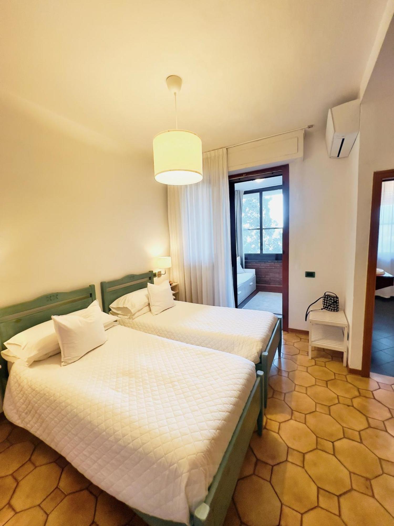 Villa Lavinia B&B Монтескудайо Номер фото